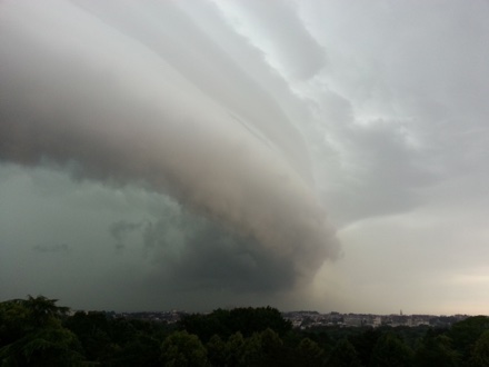 Shelf cloud (foto: onbekend)