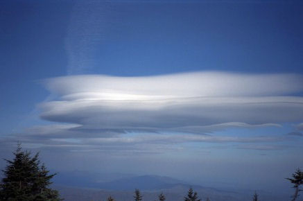 Altocumulus lenticularis (foto: onbekend)
