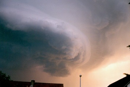 Cumulonimbus arcus (foto: M. Bahlinger)