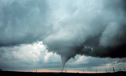 Cumulonimbus tuba, Tornado te Anadarko, Oklahoma USA - 3 mei 1999 (foto: NOAA)